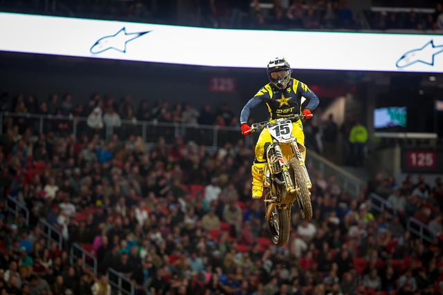 尽管他曾经 尽管他曾经